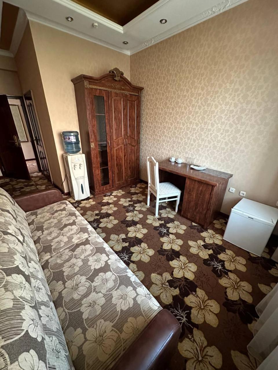 Altyn Adam Hotel เปโตรปาฟลอฟส์ค ภายนอก รูปภาพ