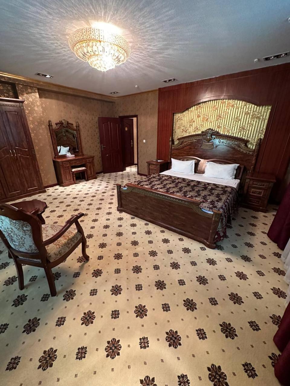 Altyn Adam Hotel เปโตรปาฟลอฟส์ค ภายนอก รูปภาพ