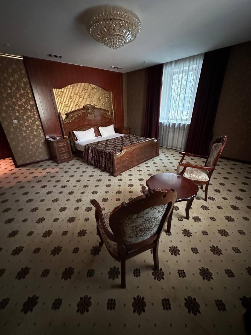 Altyn Adam Hotel เปโตรปาฟลอฟส์ค ภายนอก รูปภาพ