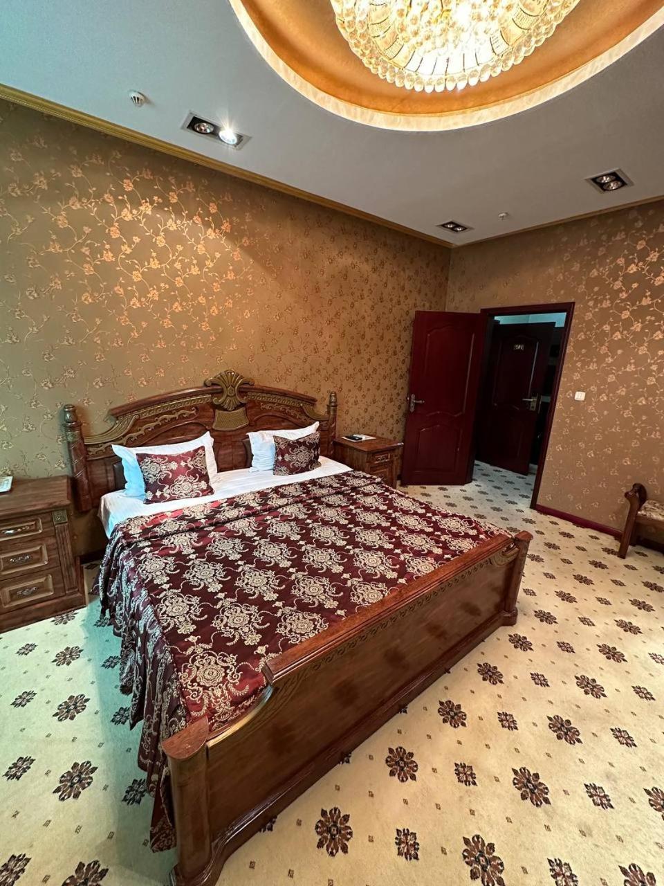 Altyn Adam Hotel เปโตรปาฟลอฟส์ค ภายนอก รูปภาพ