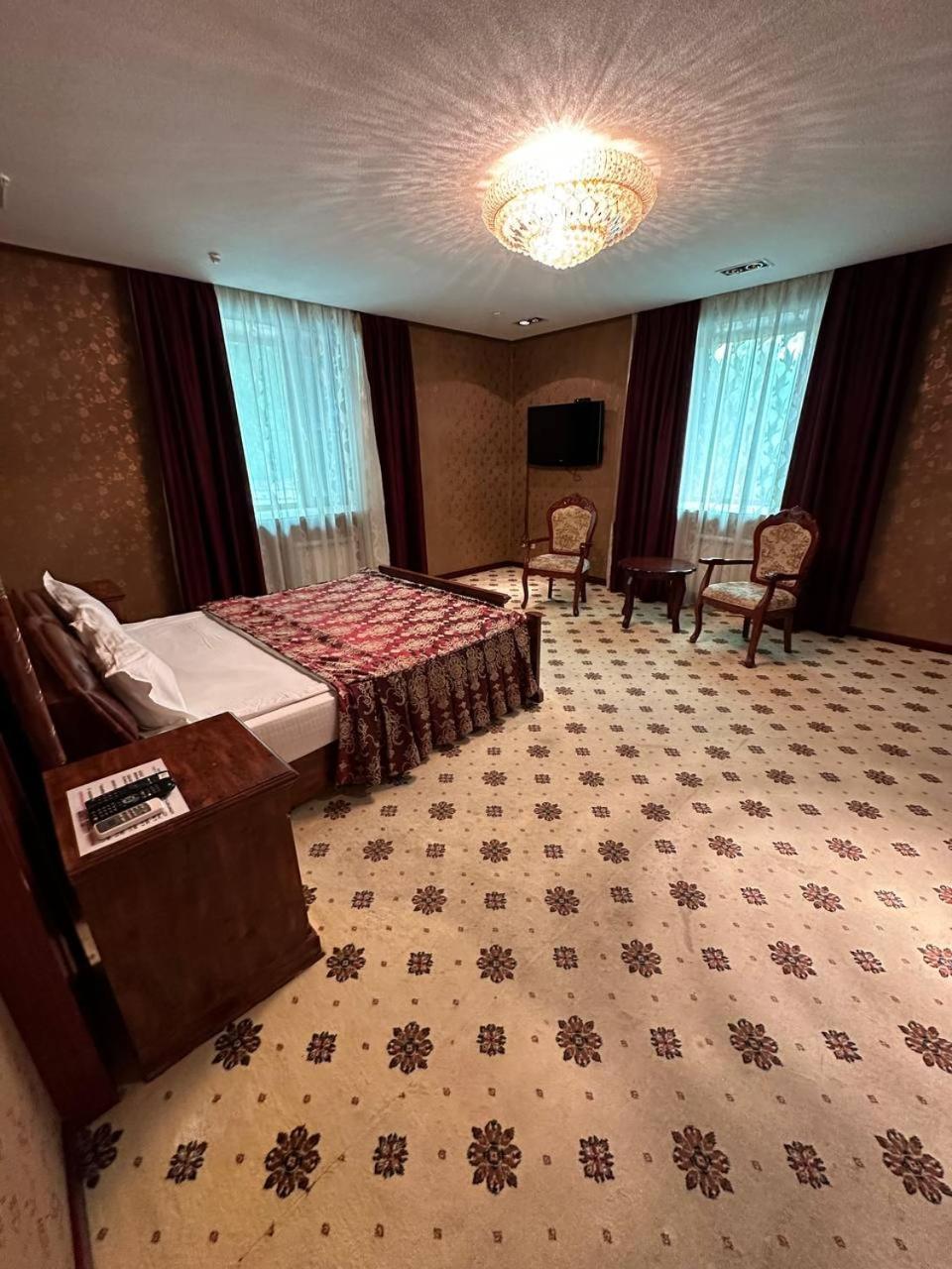 Altyn Adam Hotel เปโตรปาฟลอฟส์ค ภายนอก รูปภาพ