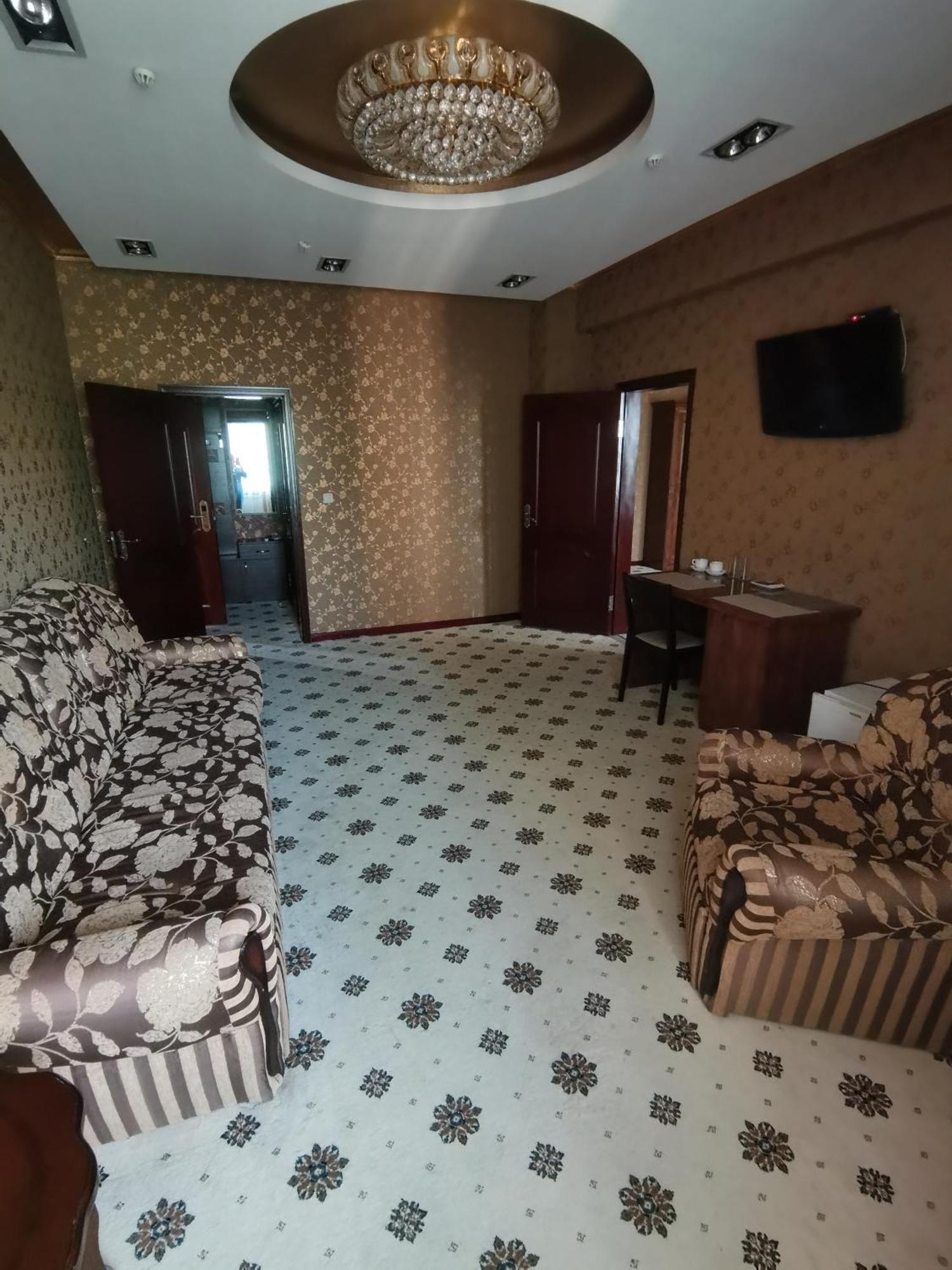 Altyn Adam Hotel เปโตรปาฟลอฟส์ค ภายนอก รูปภาพ